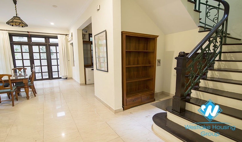 Nice villa near unis school for rent